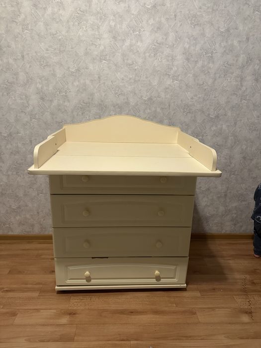 Продам пеленальный столик комод