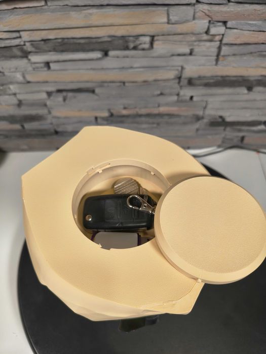 Vaza pentru flori artificiale cu compartiment secret