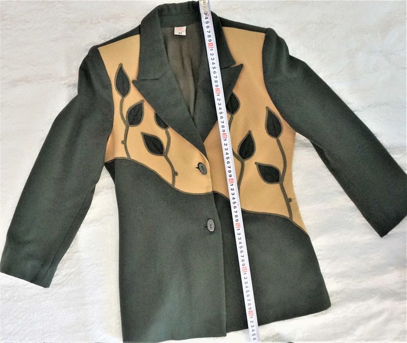 Дамски официален костюм- естествен вълнен плат