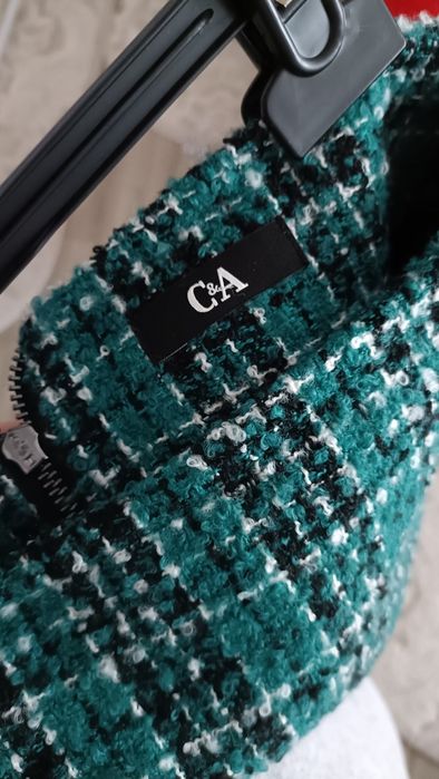 Vând fusta groasa C&A mărime 40