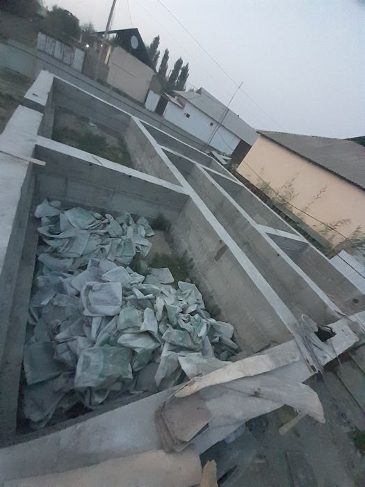 Uchastka, 7,5 sotix sotiladi, 3-4 xonali domga almashiladi kelishiladi