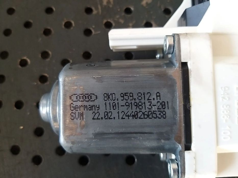 Motoras macara dreapta spate audi q5 8r 8k0959812a