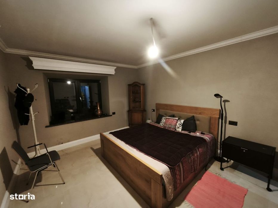 Casa cu 8 camere, 750 mp teren , Radauti