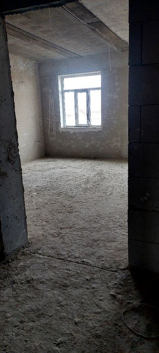 3 xonali yangi 2 etajdan Yangi O'zbekiston bog'i oldidan