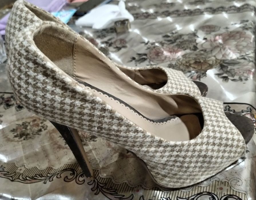 Туфли на высоких каблуках