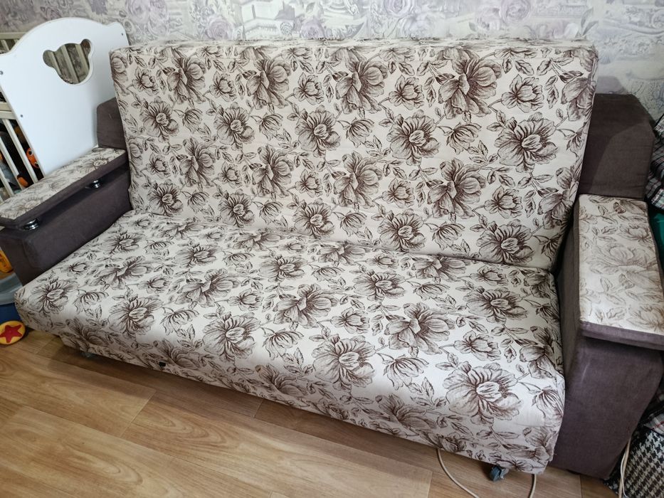 Диван в хорошем состоянии