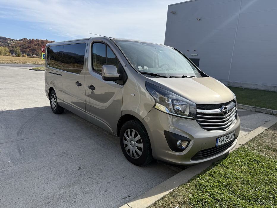 Opel Vivaro/Renault Trafic 8+1, model lung cu 5 usi, 129.000 km reali cu carte service, masina impecabila