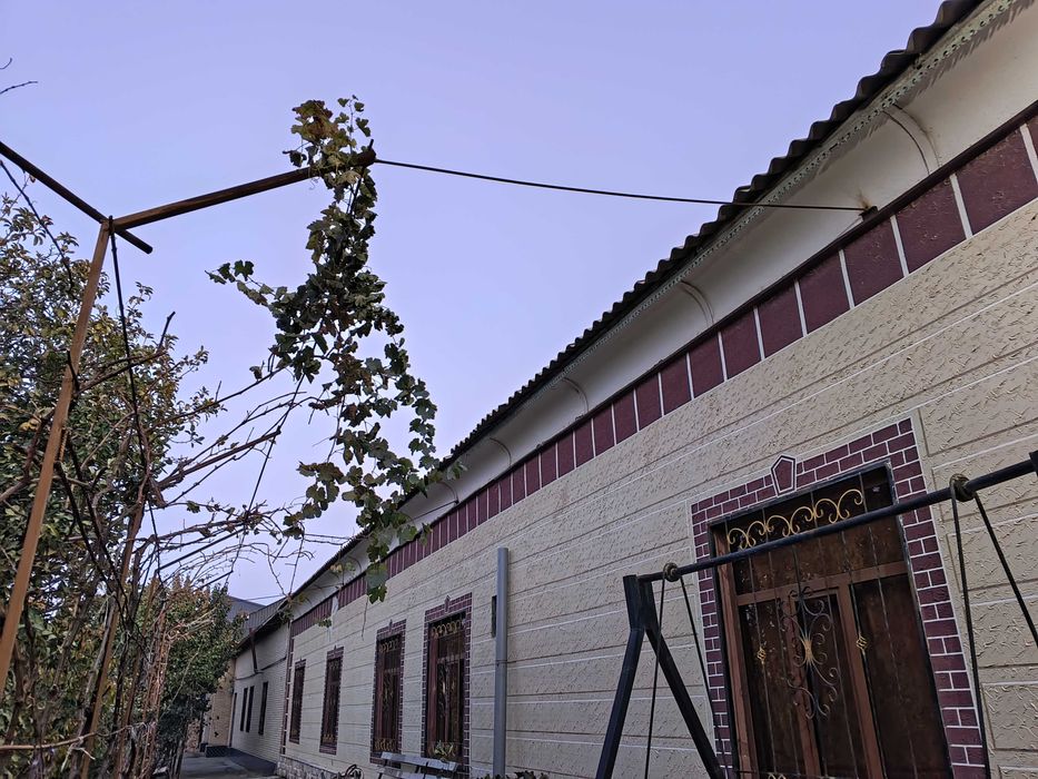 Uy sotiladi. 18 sotix