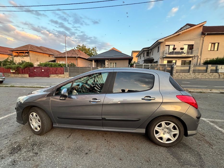 Peugeot 308 1.4 VTi 16V – 98 CP | GPL | Navi | Camere | Senzori