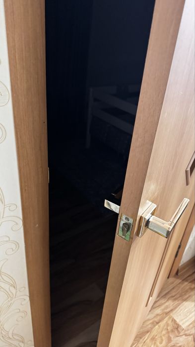 Продам межкомнатные двери б/у