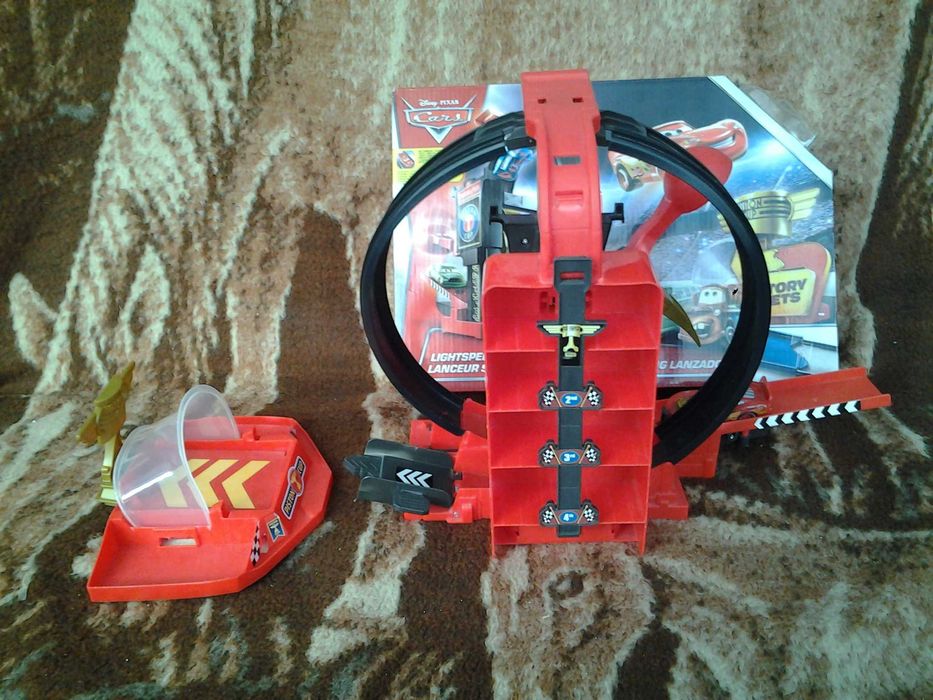 Jucarie McQueen Disney Pixar Cars Lightspeed Loopin' Launcher Playset*
