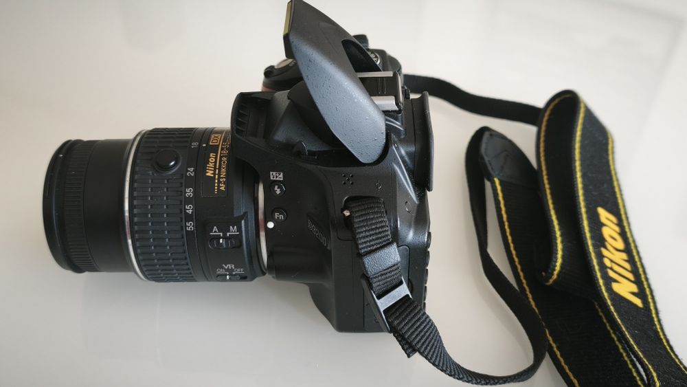 Nikon D3200 с обектив 18-55mm VR II