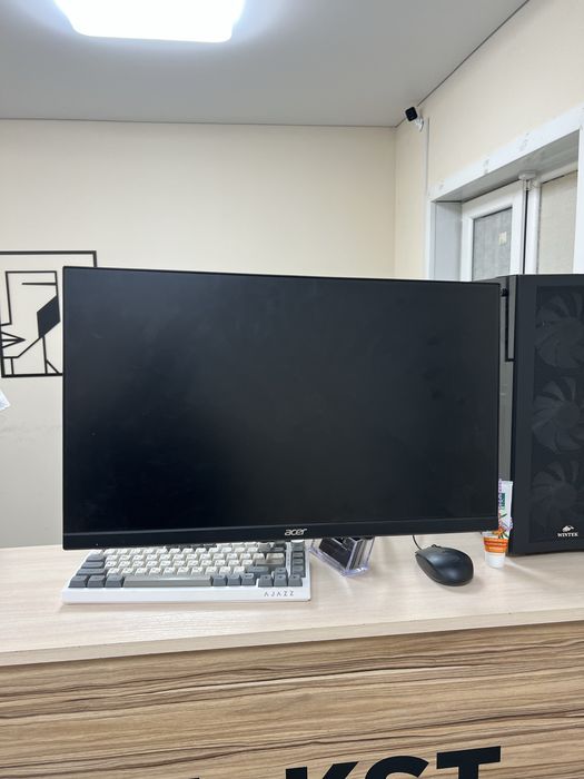 Продам монитор + кронштейн