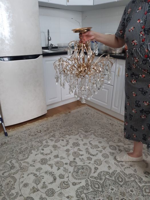 Продаю люстры . Торг есть. в отличном состоянии