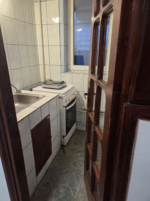 Inchiriez garsoniera metrou pipera