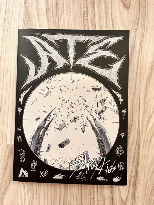 Ate/stray kids album