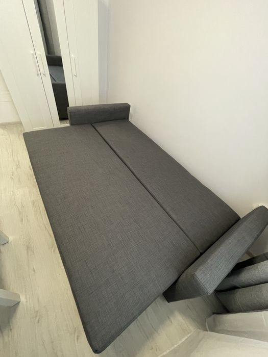 Canapea extensibila cu 3 locuri