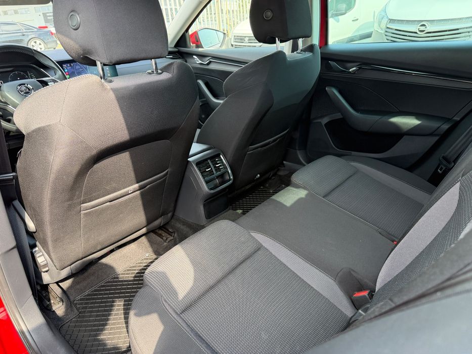 Vand Skoda Octavia 1.5 benzina si CNG