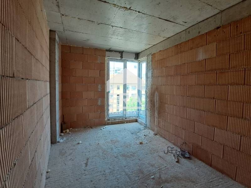 Продава се Тристаен апартамент в Варна, Погреби - 96 кв.м за 1407 €/кв.м - Снимка #4