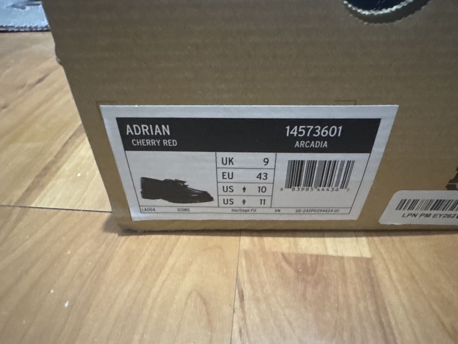 Dr. Martens Adrian loafer cherry red