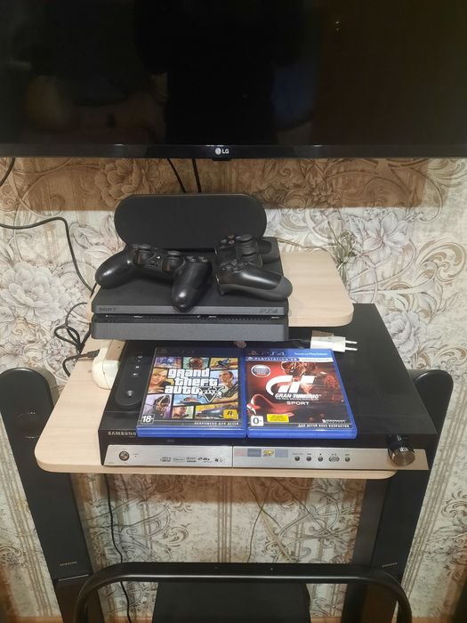PlayStation 4 slim