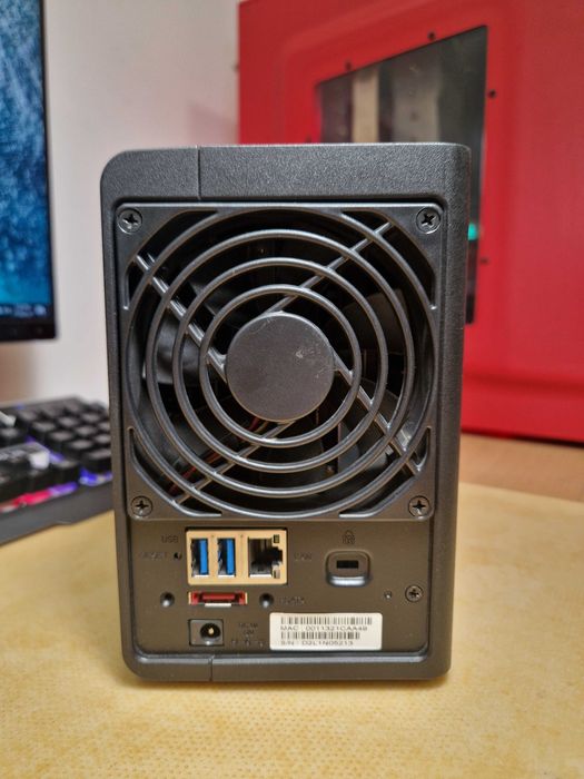 Vând NAS Synology DS213+ cu 2 x HDD HGST 8TB (7200 RPM)