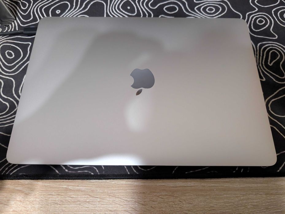 MacBook Air M1 8/256 неработещ дисплей