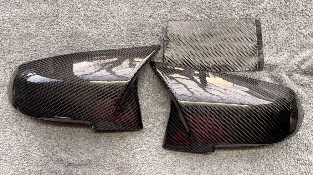 Capace oglinzi imbracate in carbon real