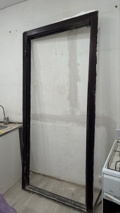 Входная дверь.