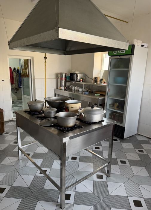 Продается сталовая и магазин