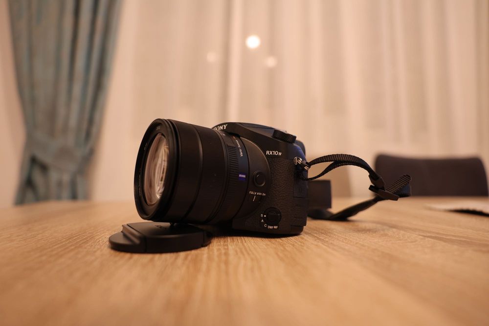 Sony RX10 Mark IV 4 IMPECABIL ZEISS Vario-Sonnar 24 - 600 mm F2.4-4 aparat foto profesional
