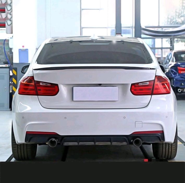 Difuzor bara spate compatibil BMW Seria 3 F30 negru lucios plug and play