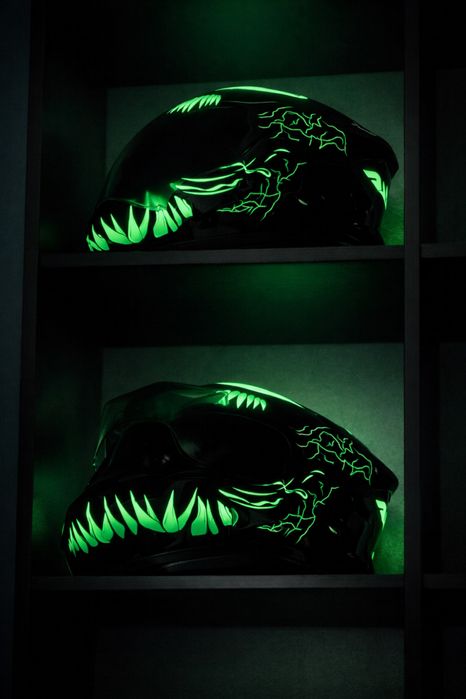 Мотошлем AXK 902 Venom со светящимся эффектом в темноте