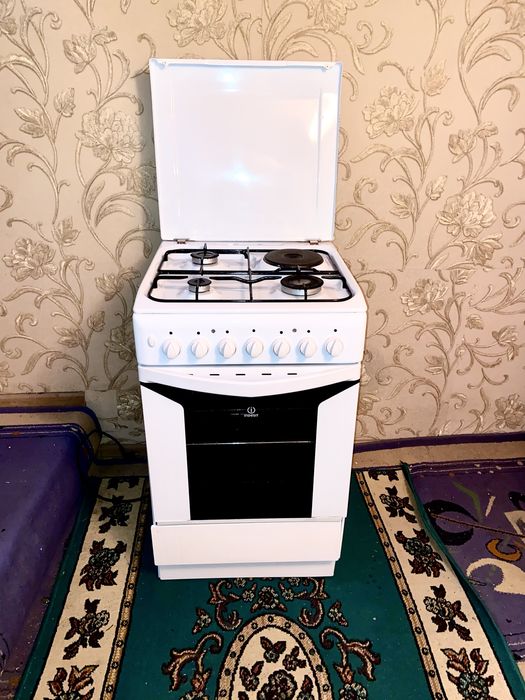 Продам газ плиту Индезит