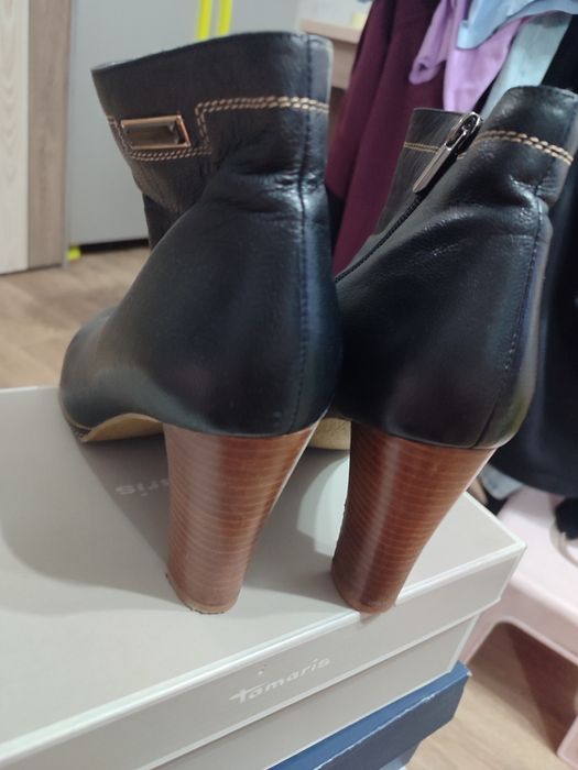 Продам ботинки женские