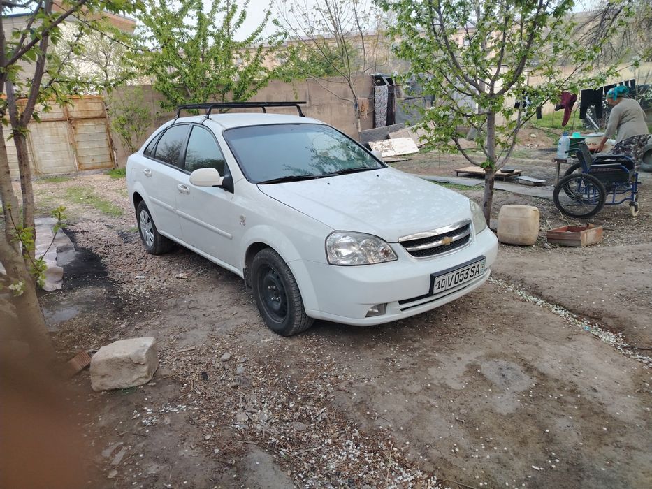 Ласетти  вариантга сотилади..