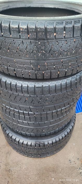 Продам резину  235/45/17