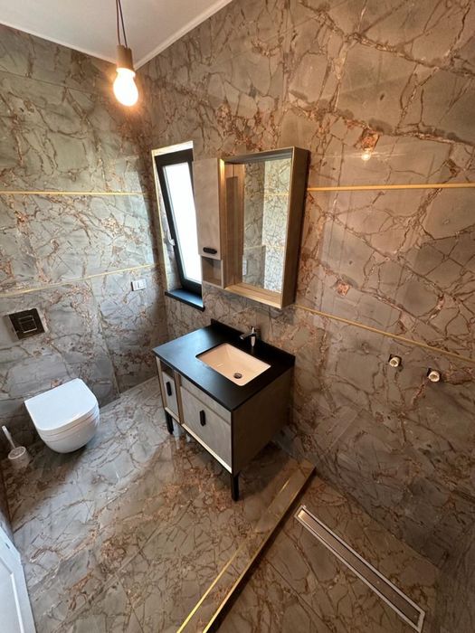 Casa cu etaj in cartier rezidential zona metro-magnolia