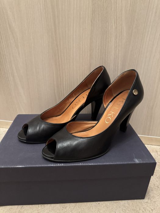 Туфли с открытым носком