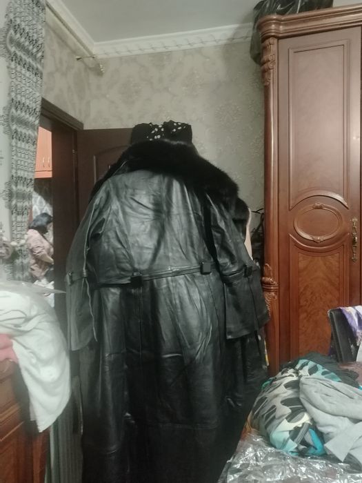 Женский кожаний плащ