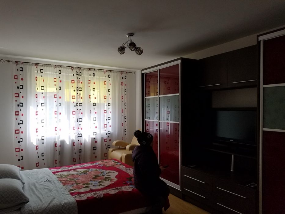 Inchiriez apartament cu 2 camere+ bucatarie