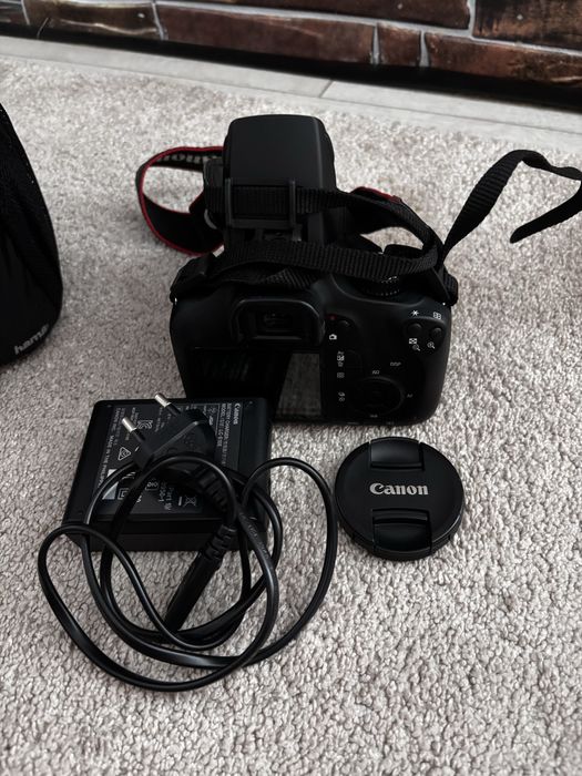 Canon EOS 4000D с китов обектив 18–55mm.