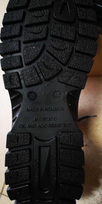 Работни обувки с бомбе НОВИ 42- номер