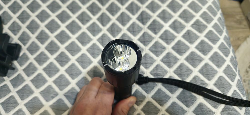 Продам фонарь Fenix