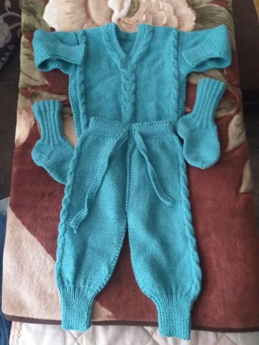 Костюмчик,Шапка с шарфом для детей от года