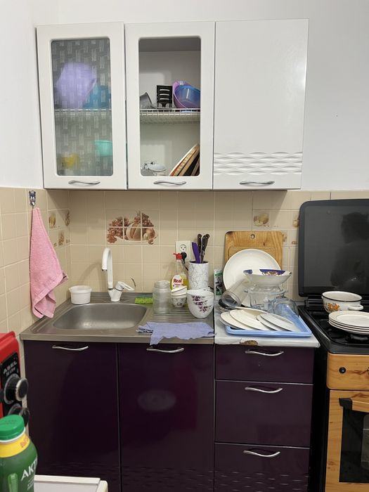 Продается компактный кухонный гарнитур.