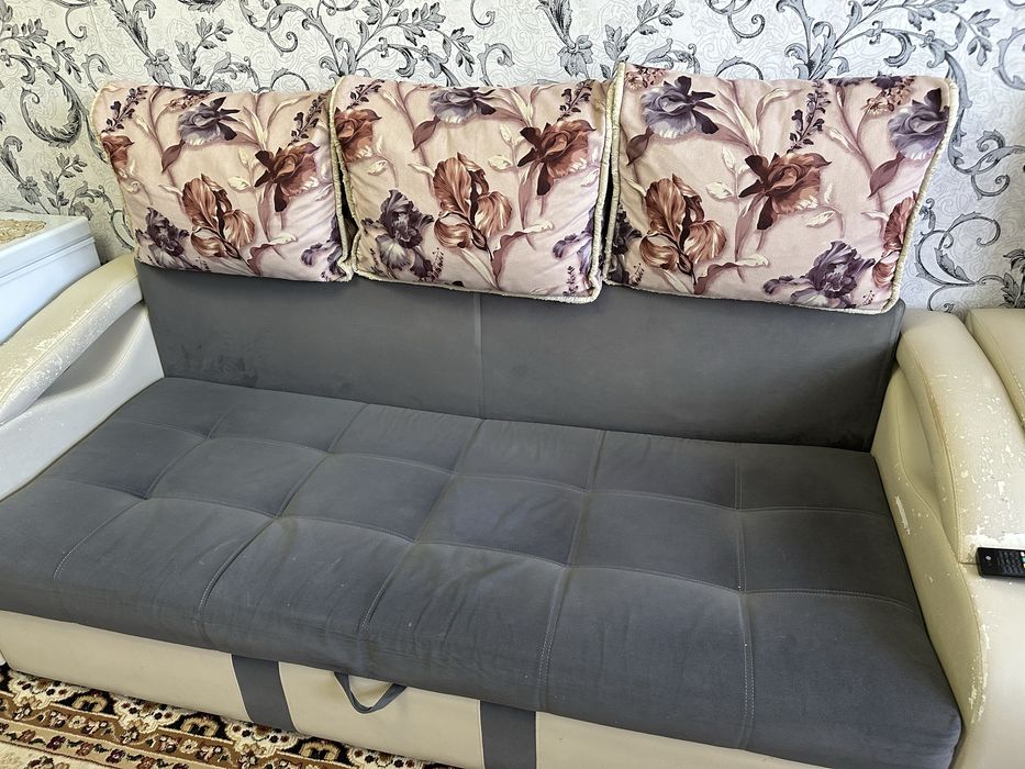 Продам диван креслокровать и пуфик