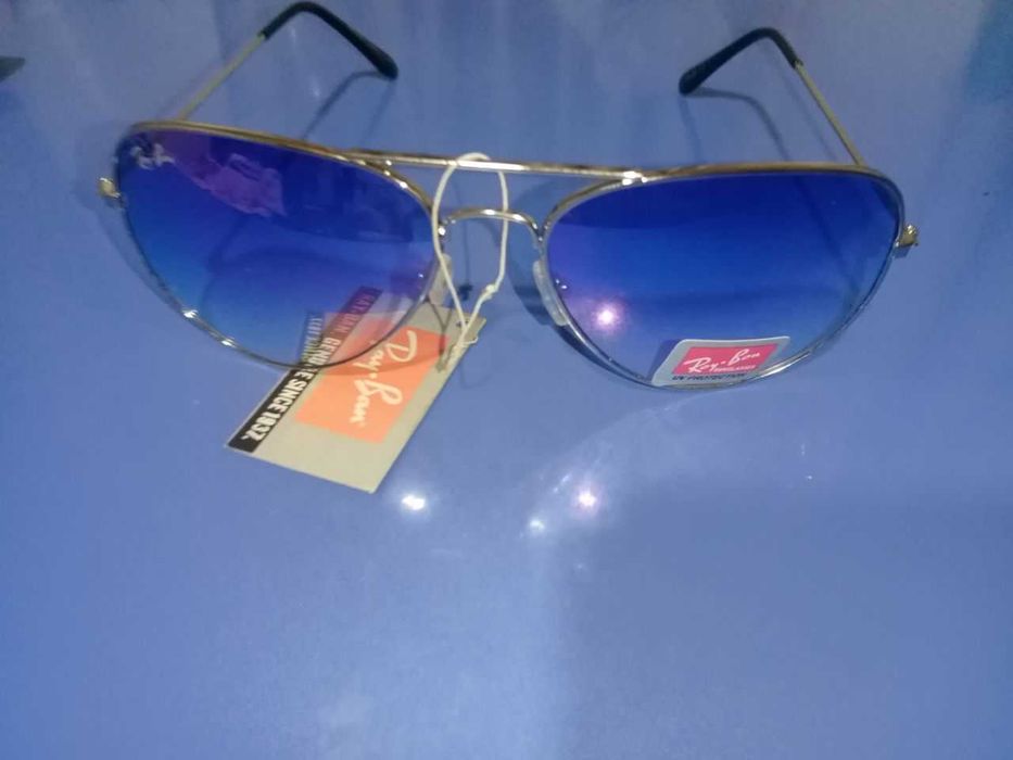Женские солнцезащитные очки Ray Ban Valentino