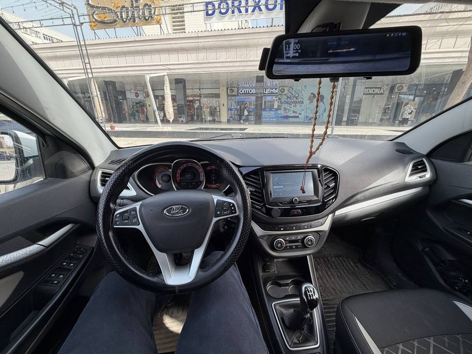 Продается лада Веста св кросс 1.8 механика 2019г.в.