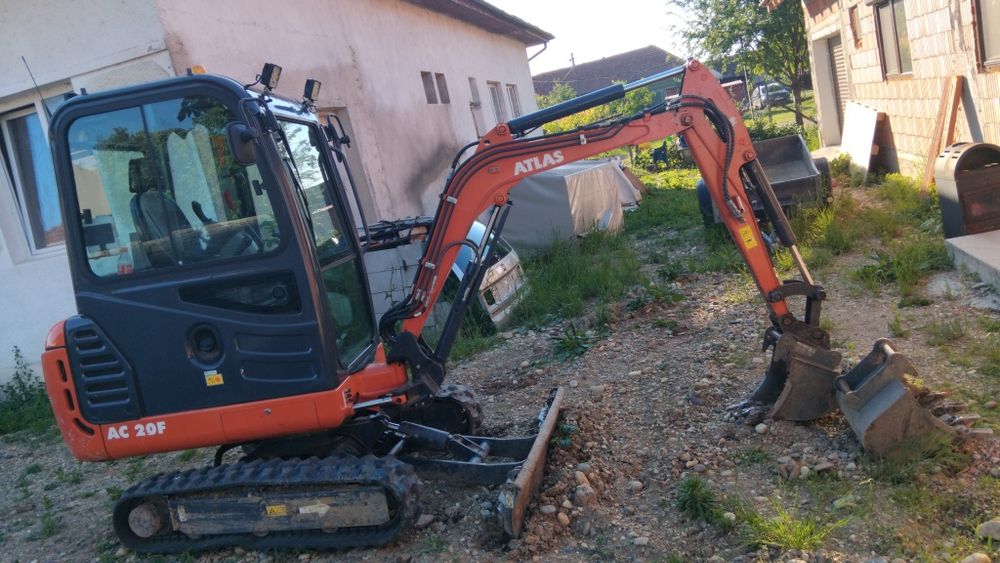 Excavator de inchiriat